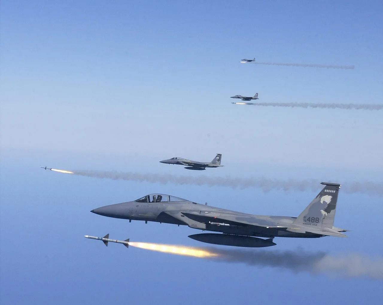 胡塞武装硬了，正面拦截两批F-15和“台风”战机编队！
9月14日，胡塞武装的战