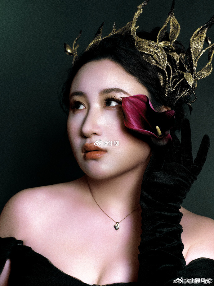 锤娜丽莎以为是新人其实是老唱家 一个人能把喜剧和唱歌都做到这种程度真的很厉害，台