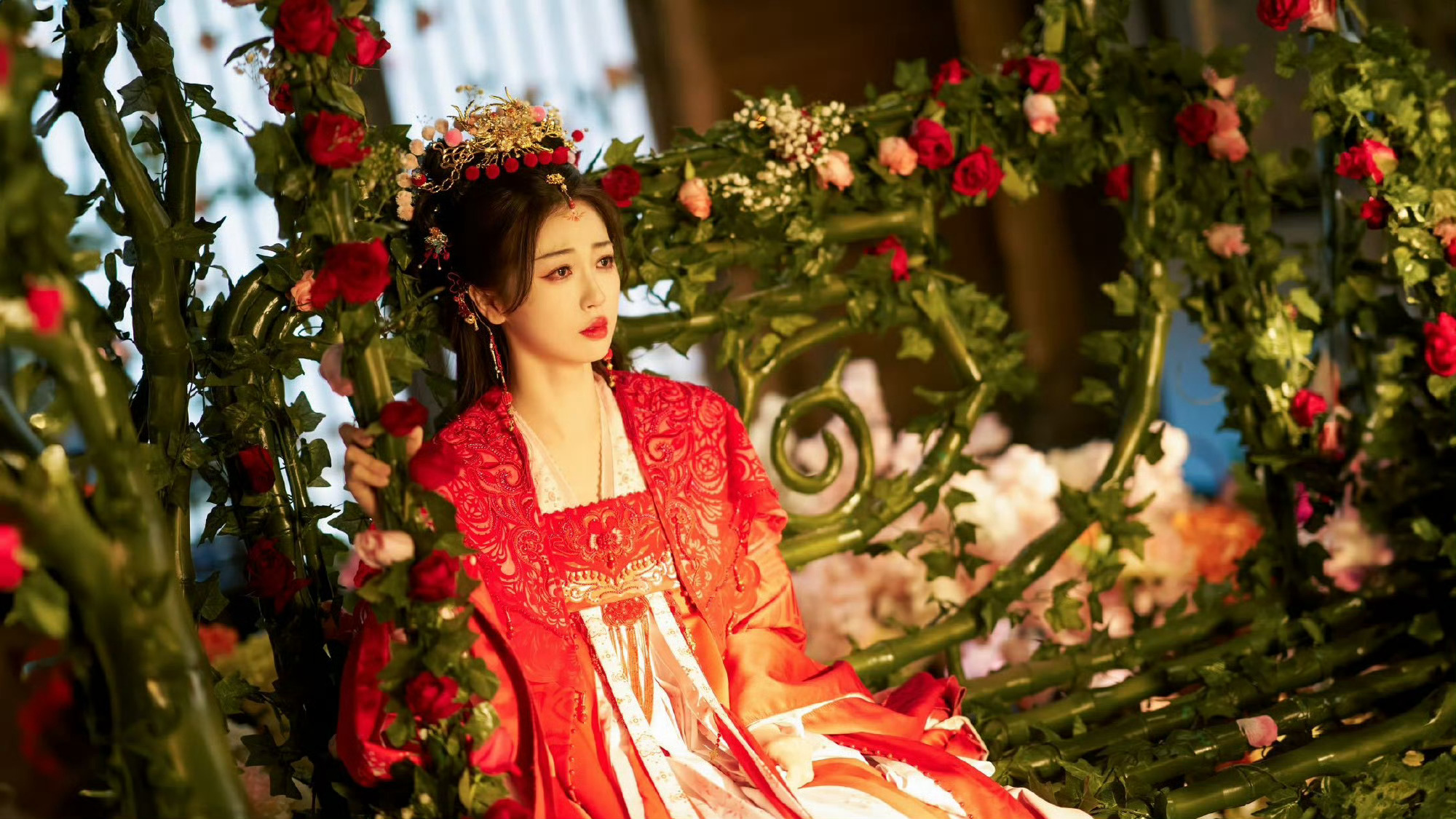 #凌妙妙婚服垂泪剧照#呜呜呜妙妙婚服吹泪剧照🈶～这一刻的眼泪是因为看到子期准备