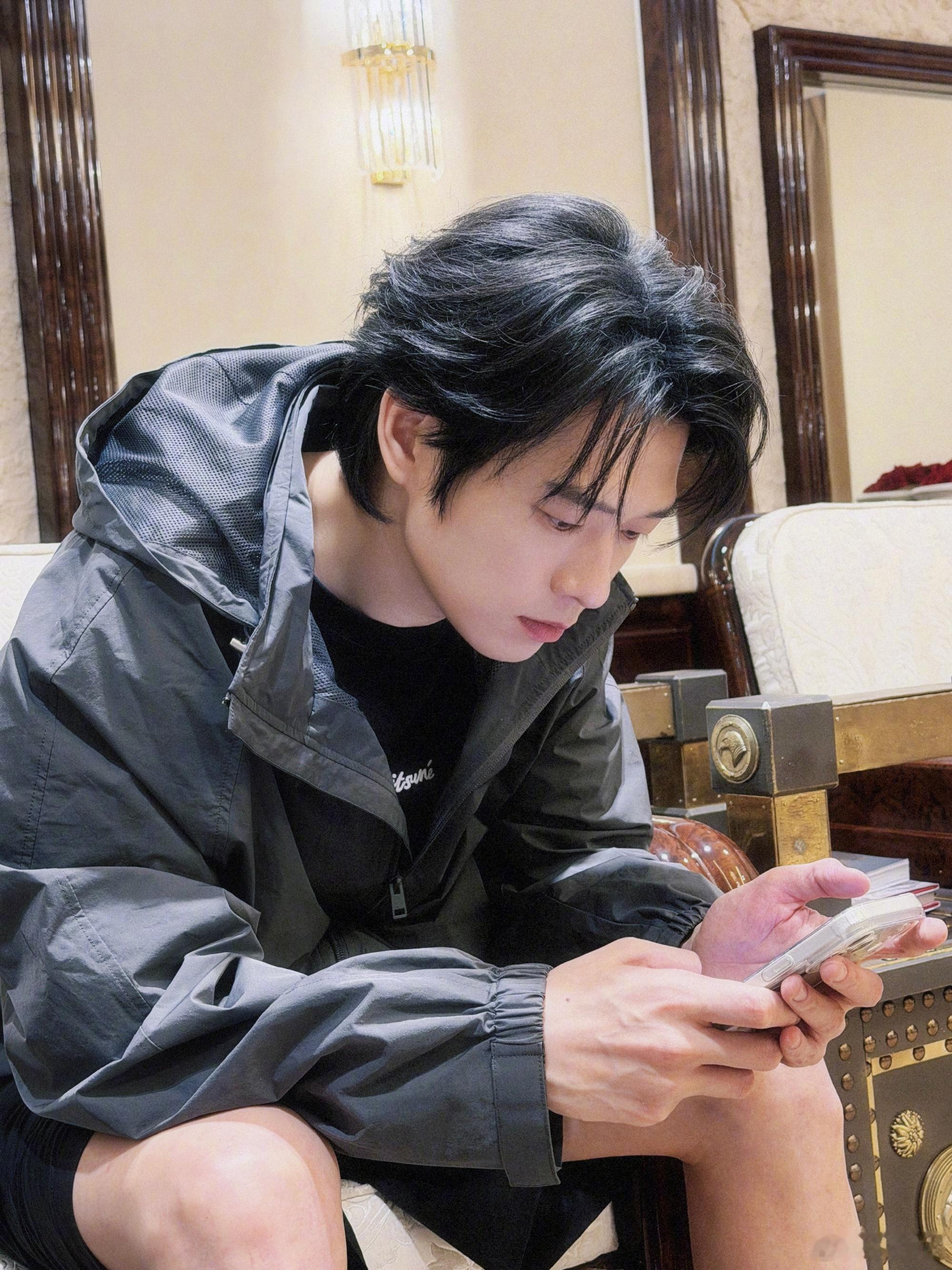 魏大勋 发现自己情绪很容易被骗影响，高敏，而且爱把原因往自己身上联想，真的不是好