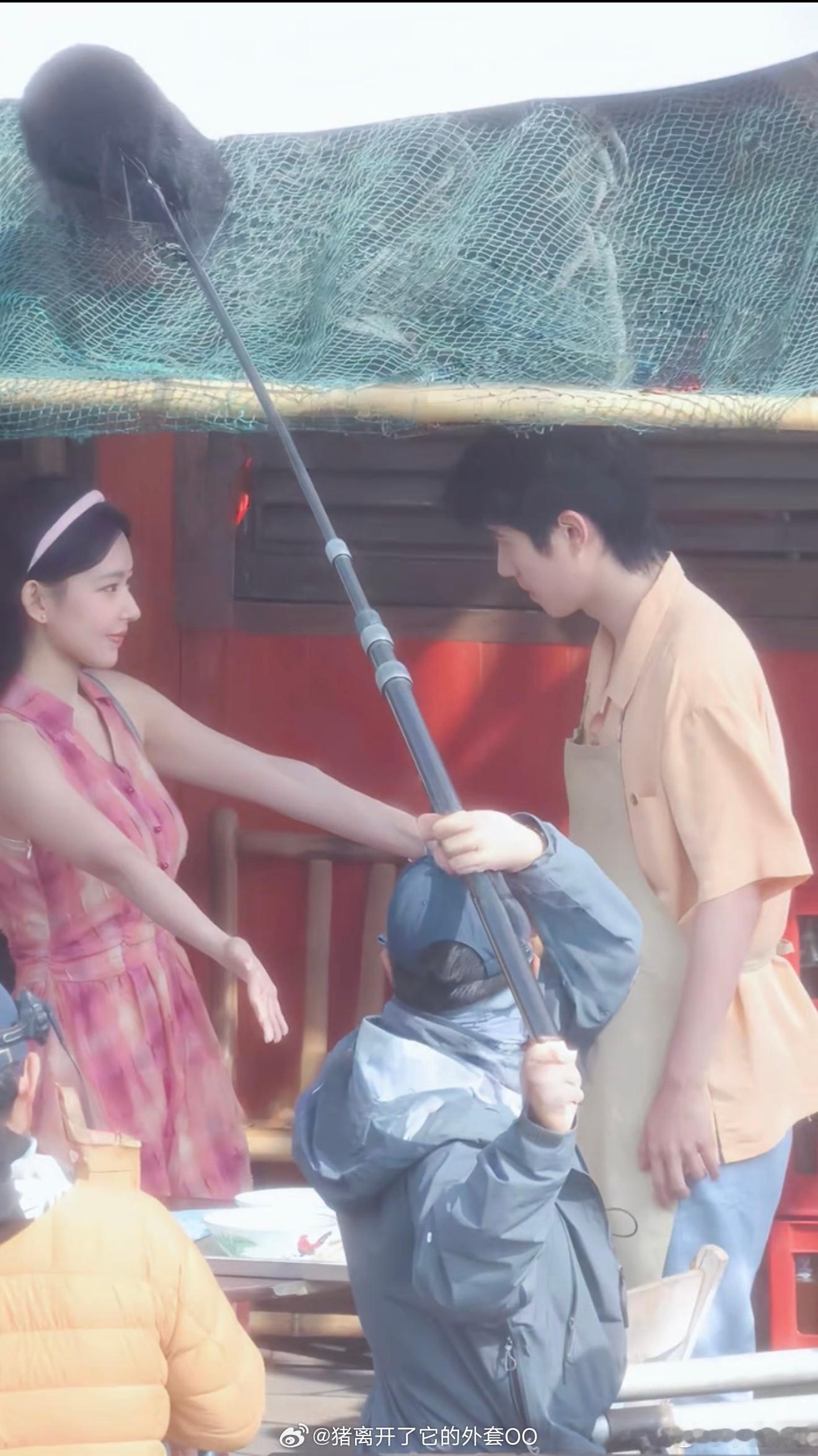 刘昊然程潇海岛舒服日志同框路透 刘昊然、程潇《海岛舒服日志》同框路透，拍摄顺利，