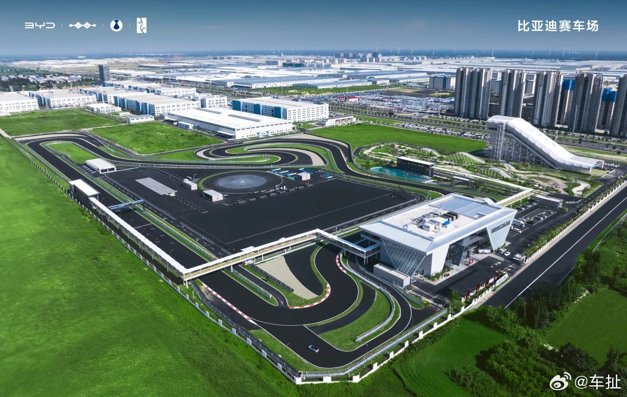 截至2026年6月，比亚迪在全国已建成两座全地形赛车场，分别位于合肥与郑州，绍兴