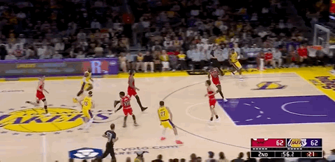 詹姆斯终于得分了公牛vs湖人