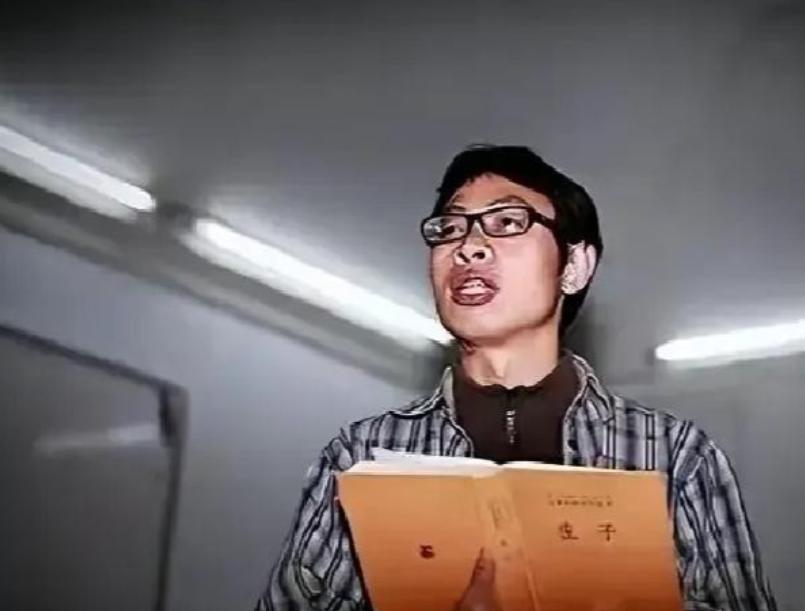 “善恶终有报！”2008年汶川地震时，范美忠正给学生上课，谁知他丢下学生撒腿就跑