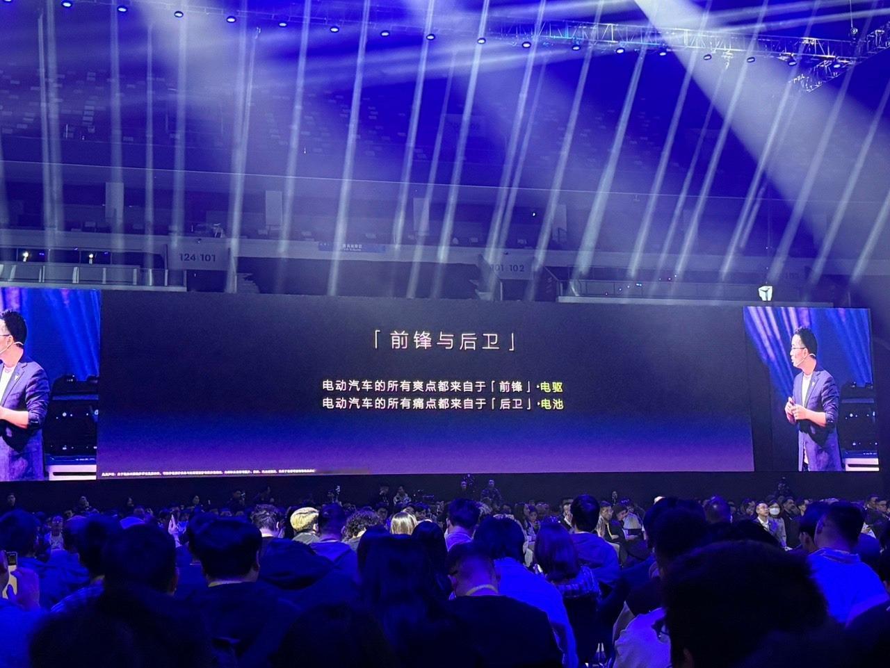 消费者对电车的顾虑主要来源于“电池”，续航衰减、补能效率、安全性能等，都是电动汽