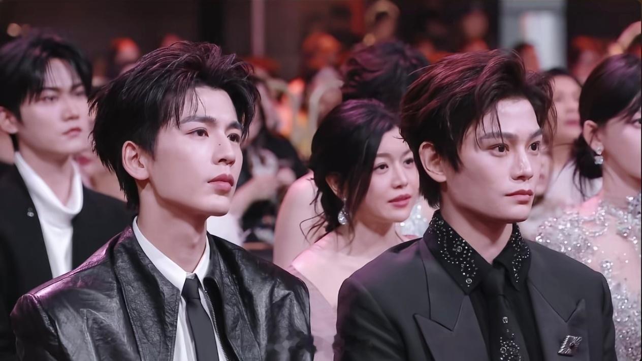 丁禹兮张凌赫 两家交流起来了都客观说一下吧，图二是最近同框图，谁更帅一点呢？ 