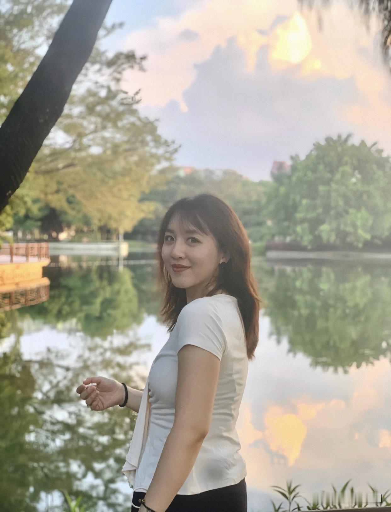 喜欢成熟的女人正常吗她们在一起，感觉生活都变得更有质感。成熟女人举手投足间的优雅