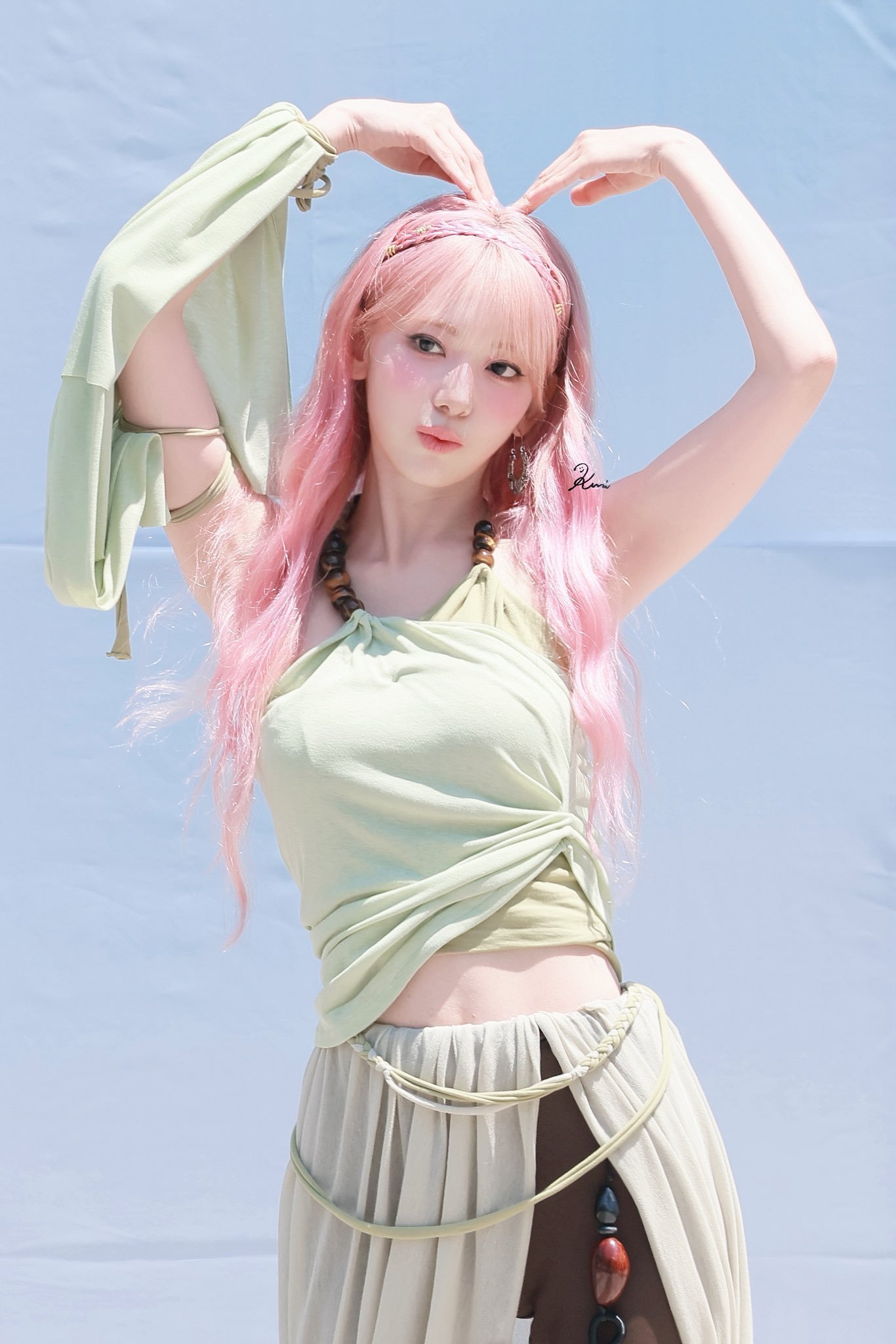 宮脇咲良没睡的可以来欣赏最适配粉发之女 