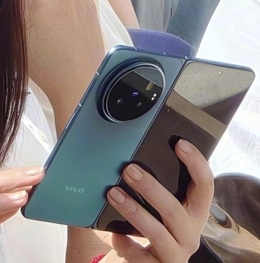 vivo X Fold6真机曝光了，边角变圆润了，全新的OriginOS 6 F