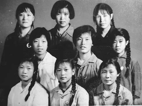 2013年，六十多岁的知青宋青山重回村子看望初恋王兰英。谁料，二人重逢时，王兰英