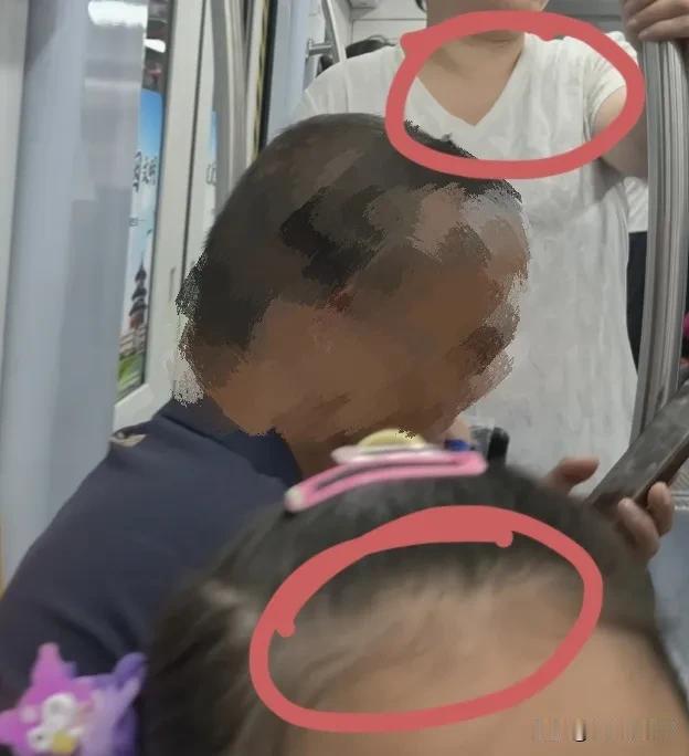 和大家互动了一下。我截图给你们看。
下面红圈是她女儿，她女儿绝对没有1.3，肯定