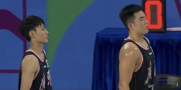 给张文逸的一点忠告

今天看了广东队比赛，张文逸终于等来了上场，可以表现一般，特