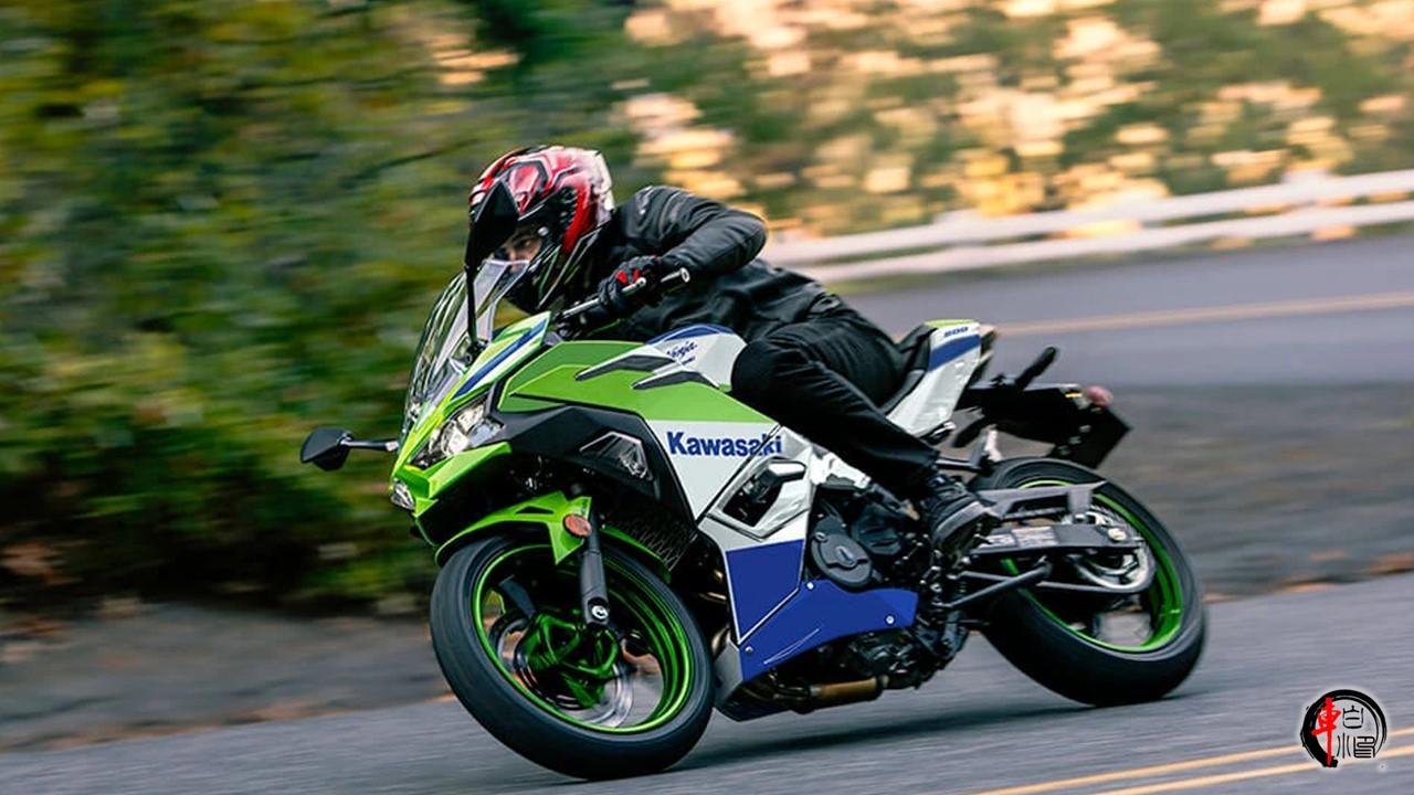 #头号新车#
川崎全新发布的2024款NINJA 500在500cc进口双缸仿赛