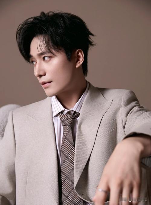 都说娱乐圈卷，
但这位男演员
却把演戏过成了“体验生活”！

最近留意到短剧演员