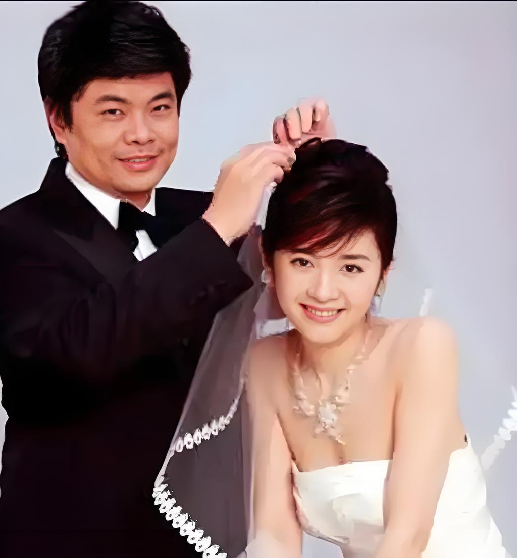2004年，富豪丁健刚回到家就对妻子肖桦说：“我们离婚吧，我遇到了真爱...