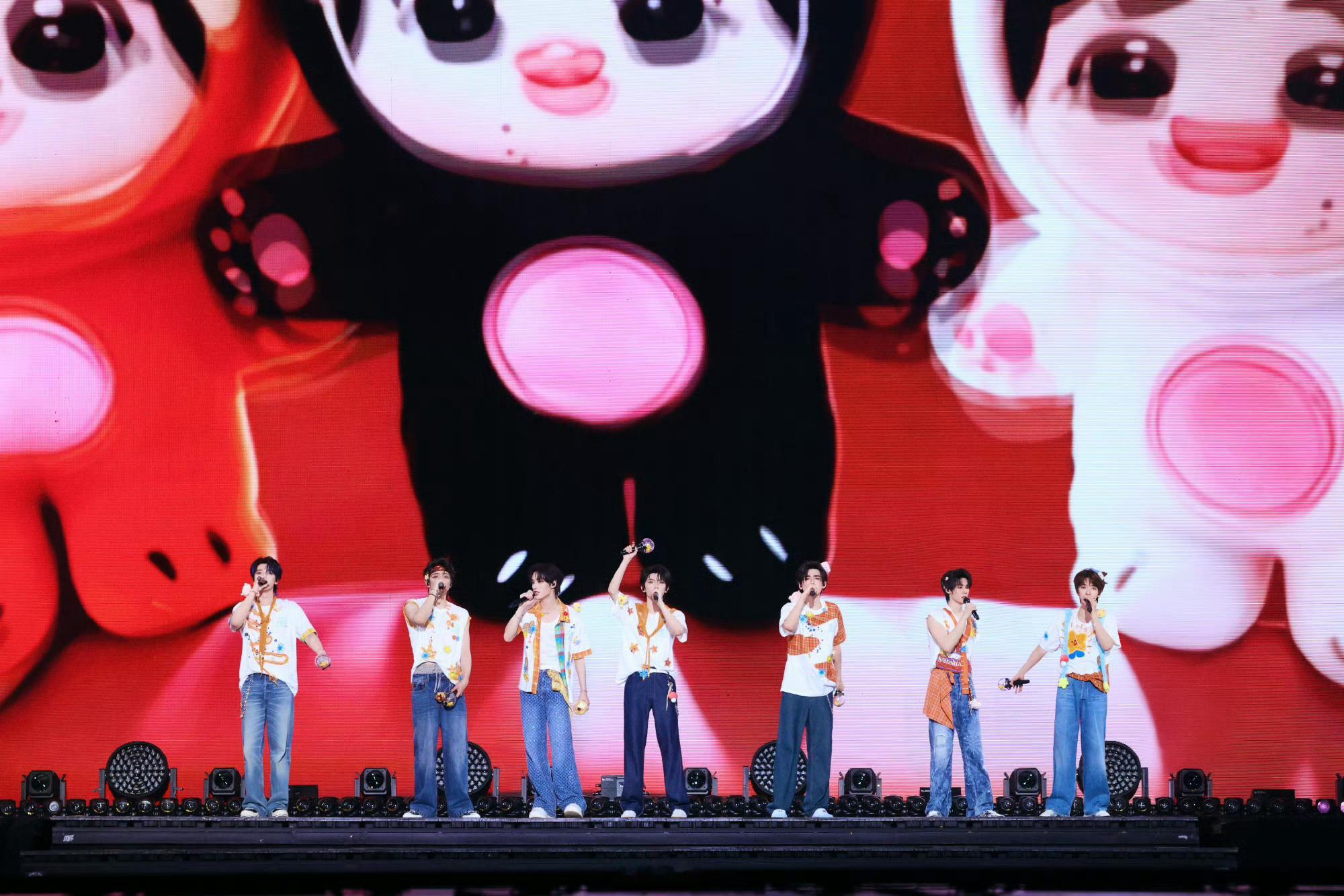 时代少年团演唱会超25%观众未成年时团演唱会未成年观众超四分之一，专属家长等候区