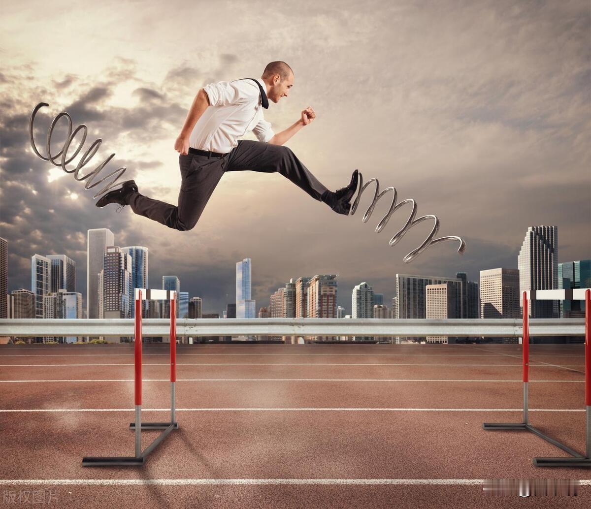 印度越陷越深，早就掉坑里了
在很多人的眼里，印度就是神一样的存在，说，印度增长比