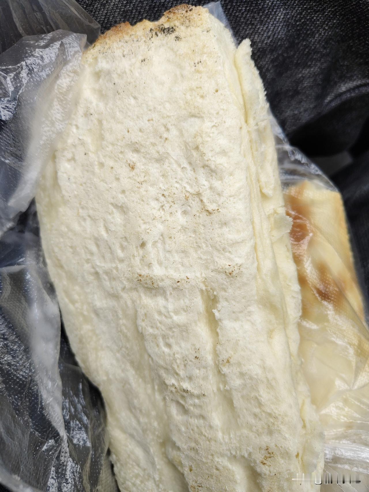 中国宿迁特产，潮牌饼，趁热吃特别好吃的，你们那边没有这个美食小吃吧。