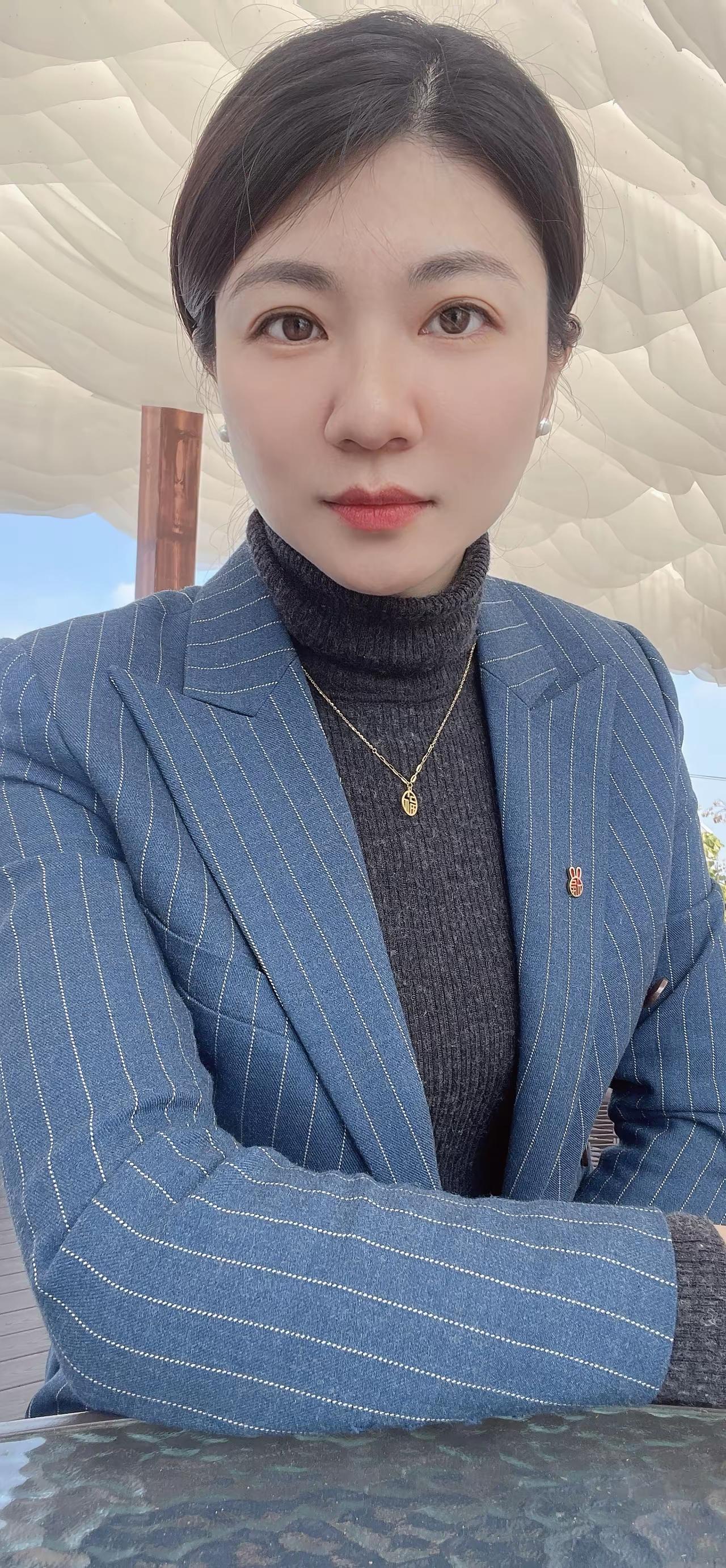 中年的从容，就来自于不再追问，谁是不是真心对你好。允许别人会变心，允许别人权衡利