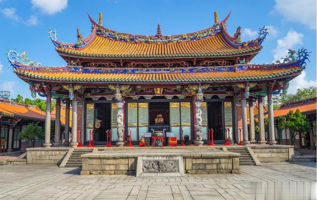 台北文庙的大成殿与明伦堂，历史上的台北府官学文庙拆于日本殖民时期，这二者都是近现