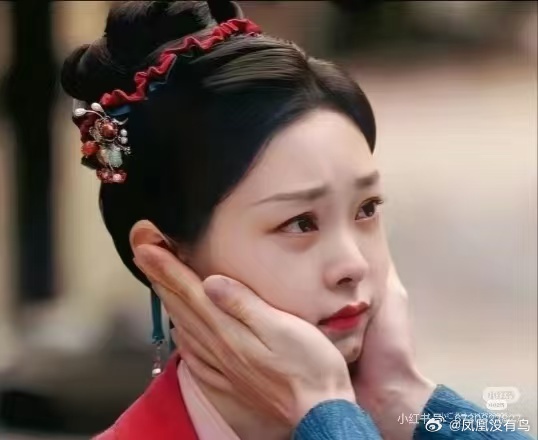 疑似白敬亭宋轶分手了宋轶真的惨，谈不谈都不知道呢，骂她干啥呢？大美女专注搞事业好