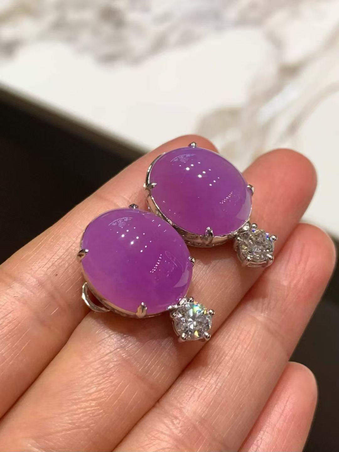 红紫蛋面耳钉，色泽浓郁，完美中六价，尺寸17*14.5*7mm