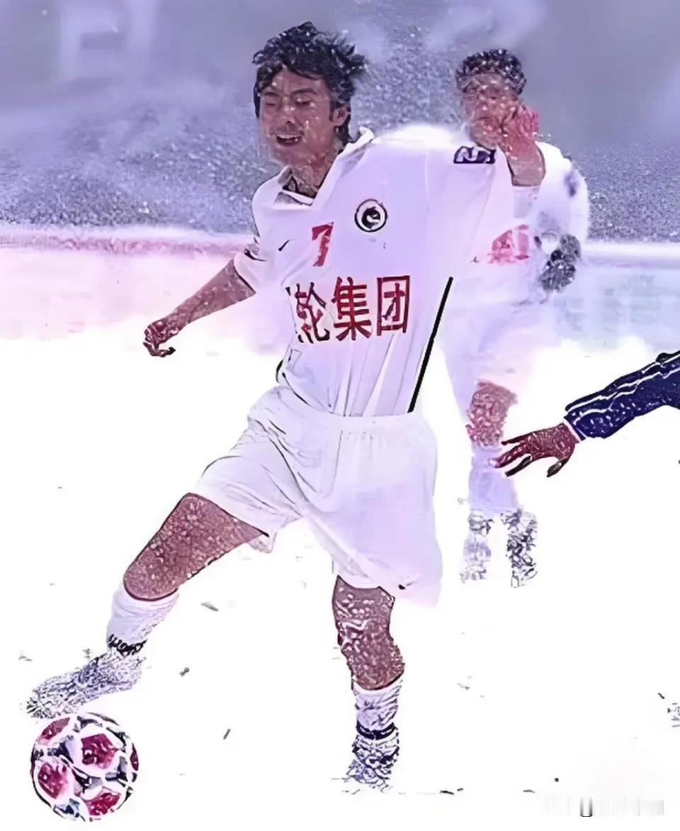 2000年4月26日深夜，辽宁抚顺，一起车祸彻底摧毁了两位“辽小虎”的足球人生。