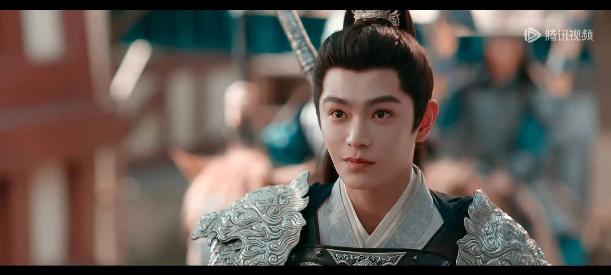 丁禹兮挺吃妆造的。。。在剧里头大身子小[揣手]山河枕 ​​​