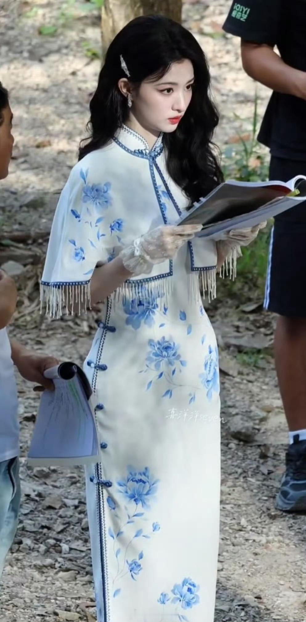 董璇王楚然同款旗袍楚然是真美啊，身段气质颜值都很顶。 ​​​