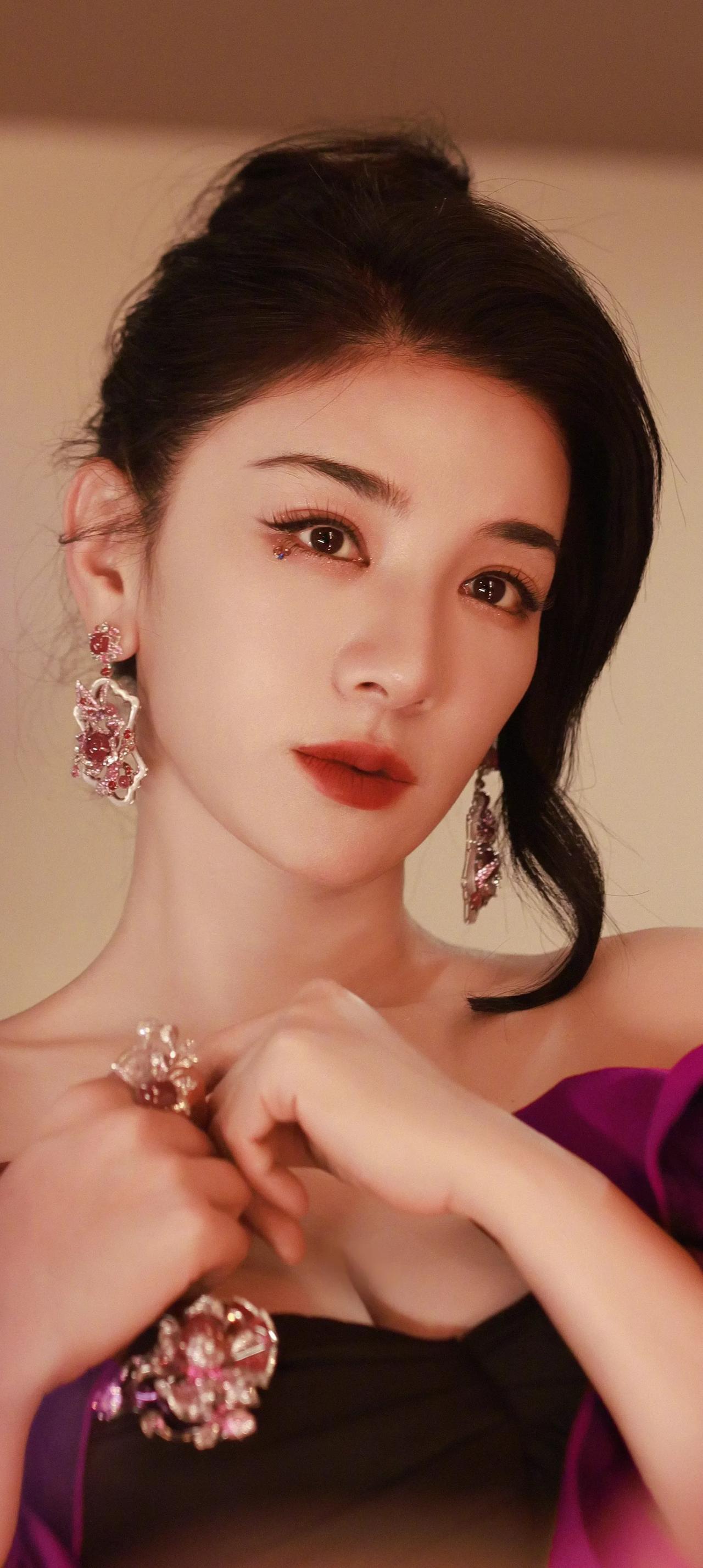 #惊艳女神# #女明星高清美图# #女明星谁最美# #黄奕#