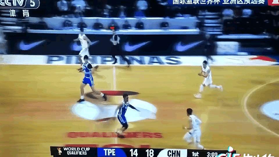 郭士强把战术板拍得震天响，指着王浩然的鼻子咆哮你到底在干什么。两万人的球场瞬间死