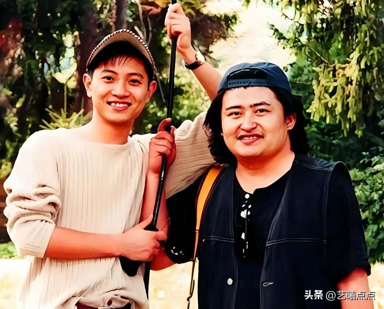 两位在八、九十年代红极一时的歌星，右边是凭借《少年壮志不言愁》声名大噪的刘欢。