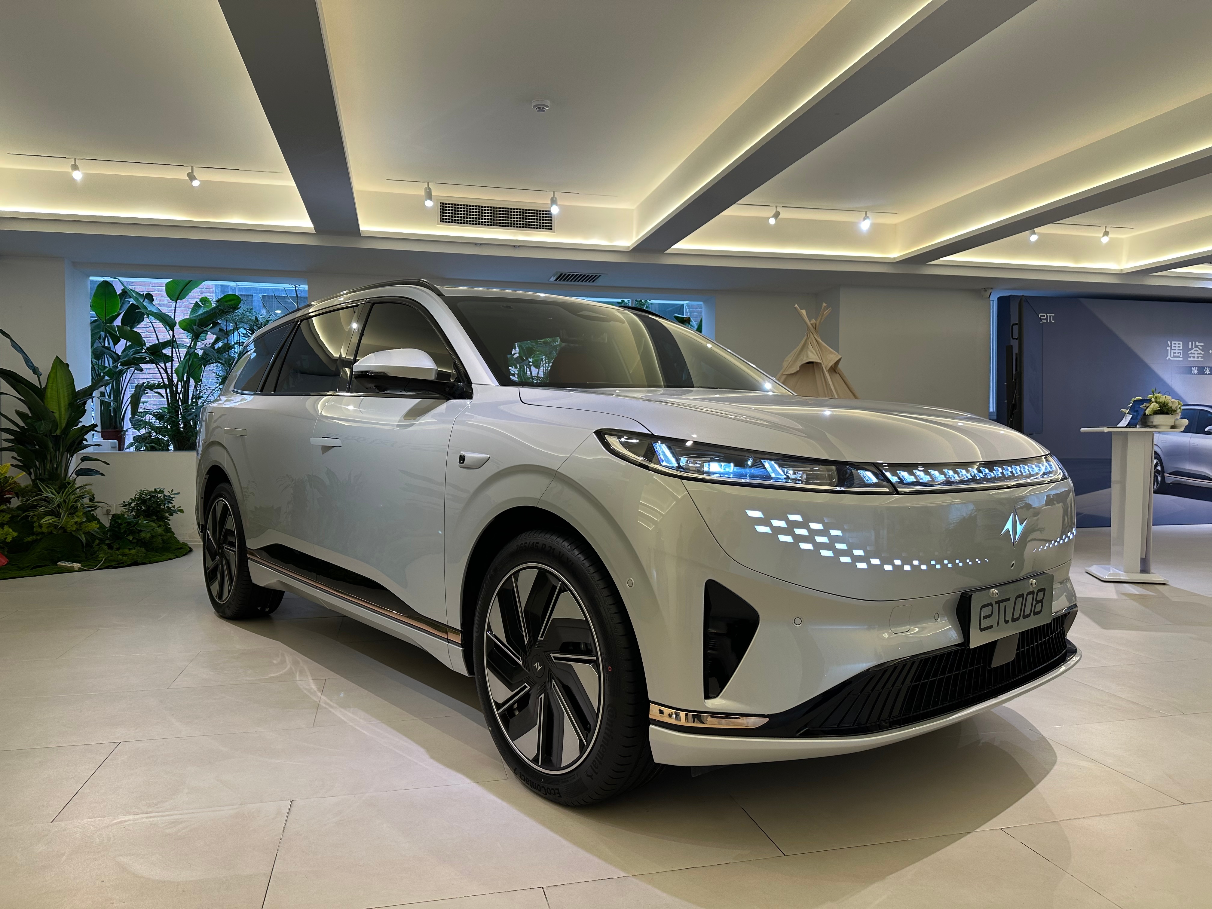 东风奕派eπ008抢鲜体验，大6座独立座椅SUV，座座舒适。提供增程版和纯电版两