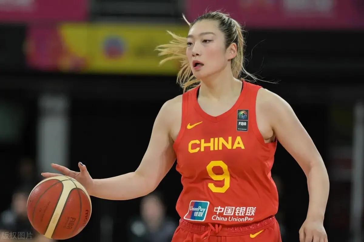 李梦在WNBA的新秀赛季即将结束！

李梦，作为中国女篮的一员，早已是中国女子篮