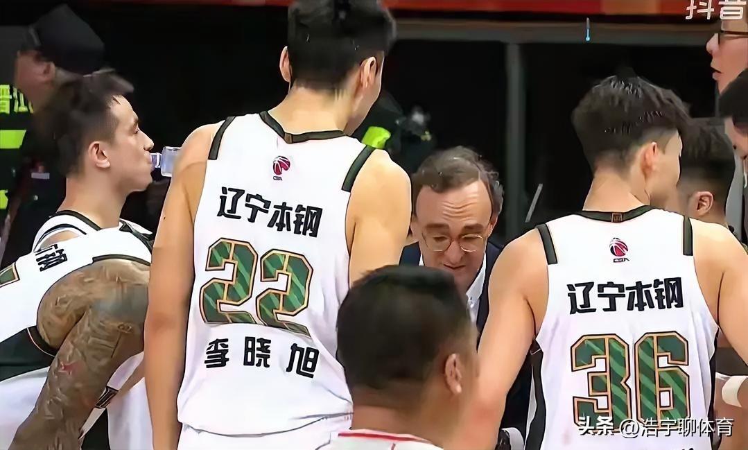 辽篮战胜福建队球员评分，三人优秀，四人良好，1人及格，只有1人拉胯。
表现优秀球