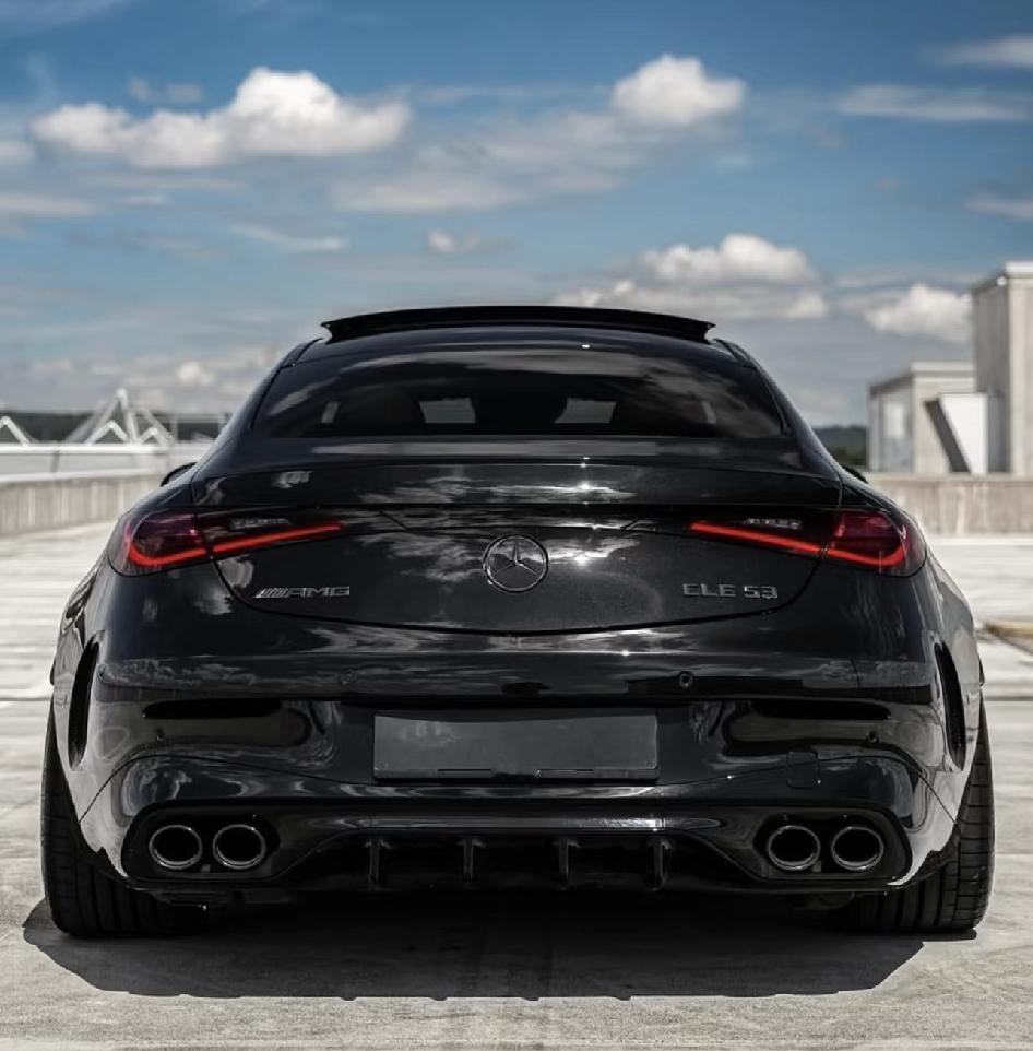 奔驰CLE 53的翘臀之所以销魂，不只是线条好看——那弧度里藏着百年品牌对比例的