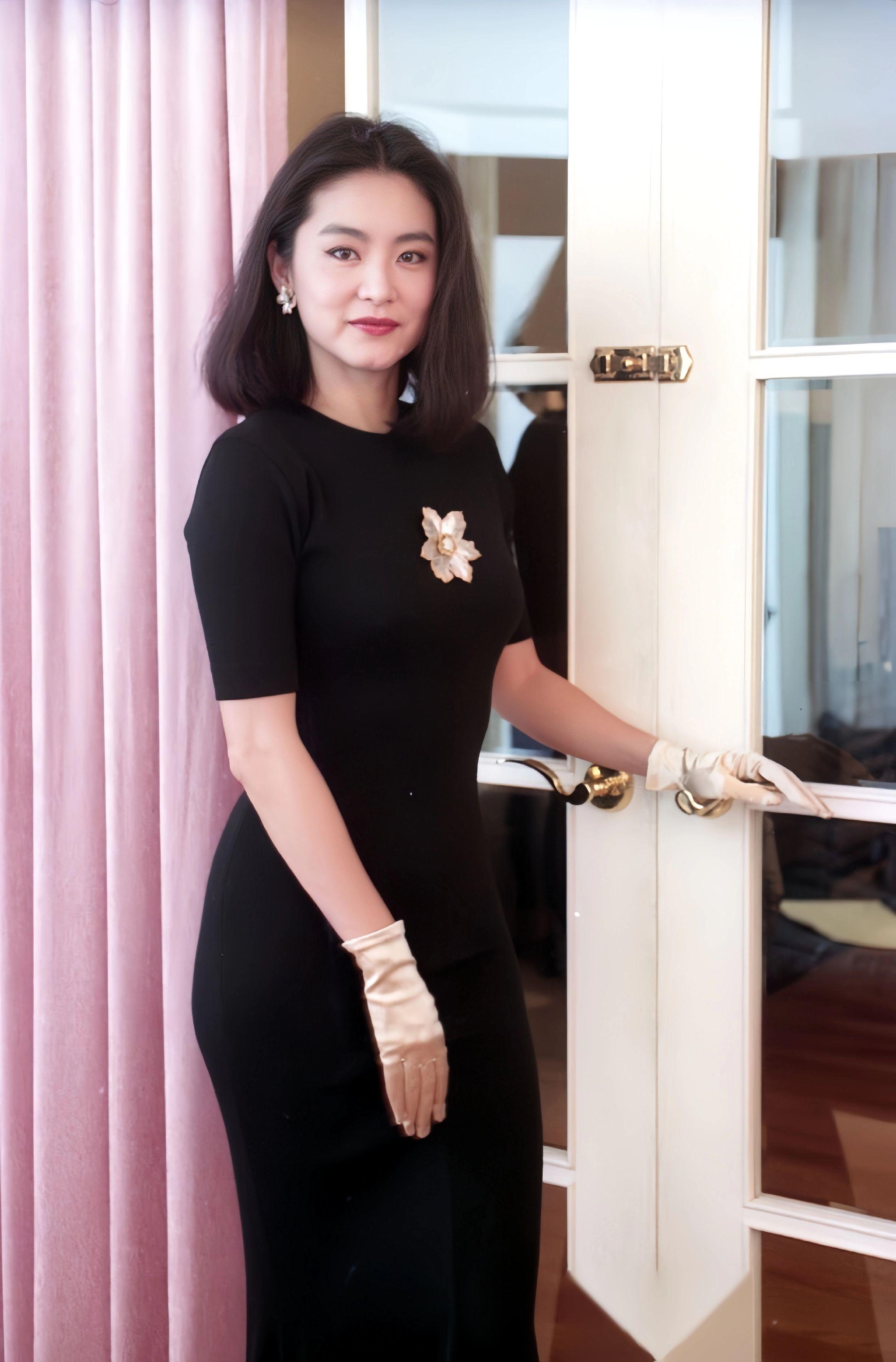 中年时期的东方不败.