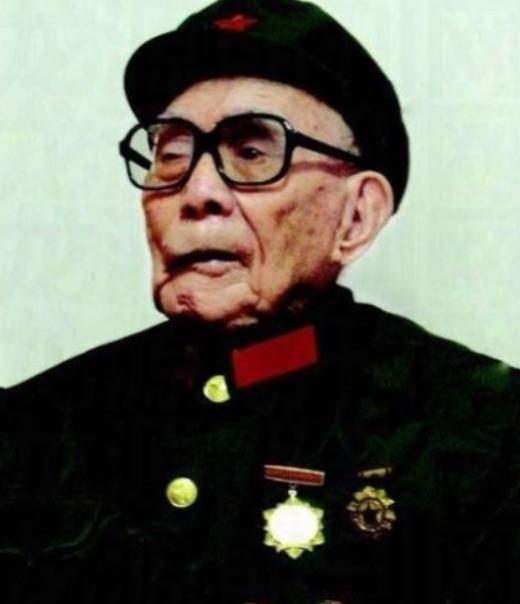 1949年，老红军黄明生回家，十几年仗打完了，他以为是衣锦还乡，结果推开门，家没