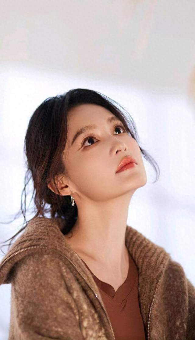 演员李沁，不断尝试多元风格的荧幕角色