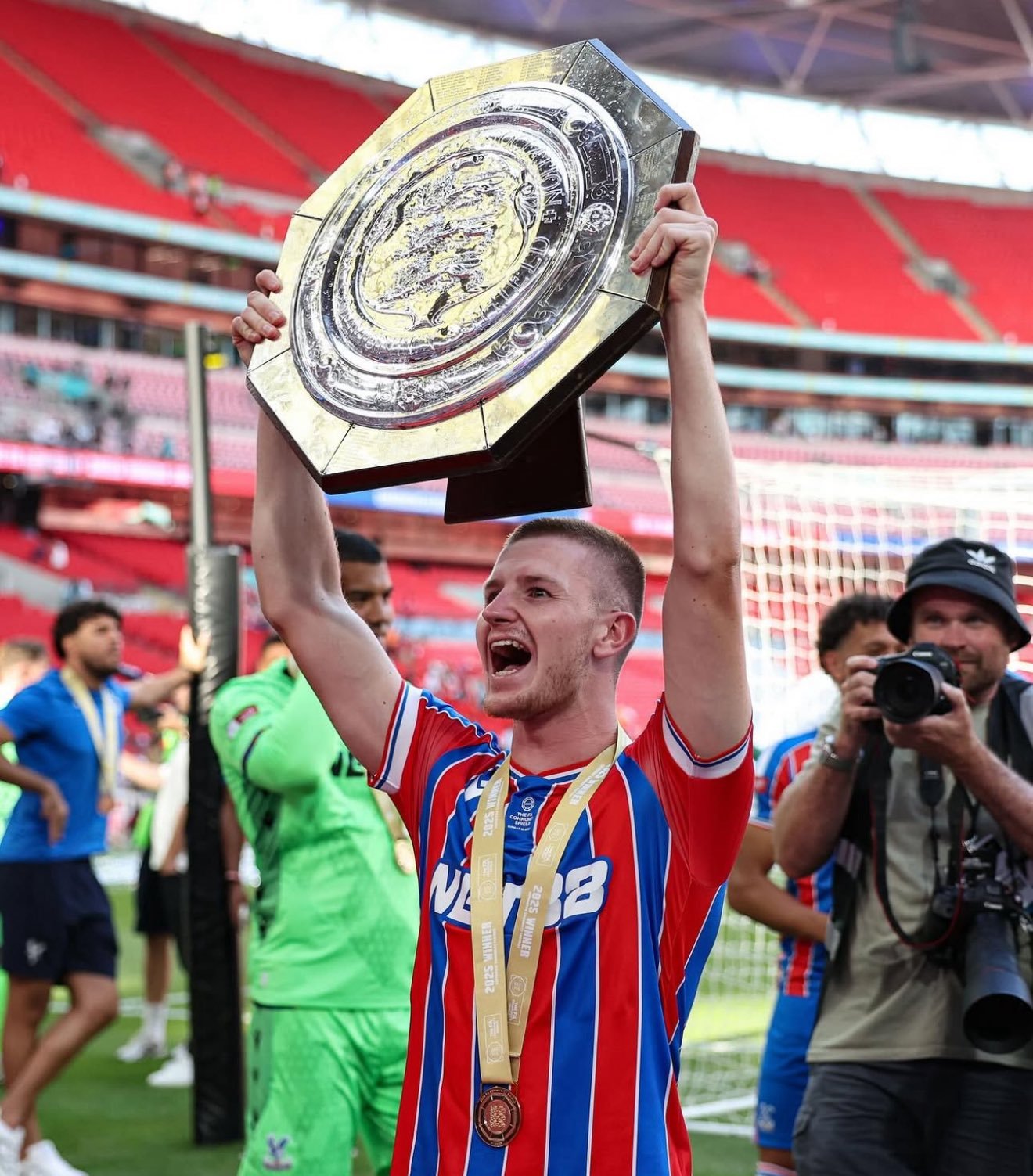 🚨切尔西已随时了解沃顿的最新情况，并可能与曼联和皇家马德里展开竞争，据了解，沃