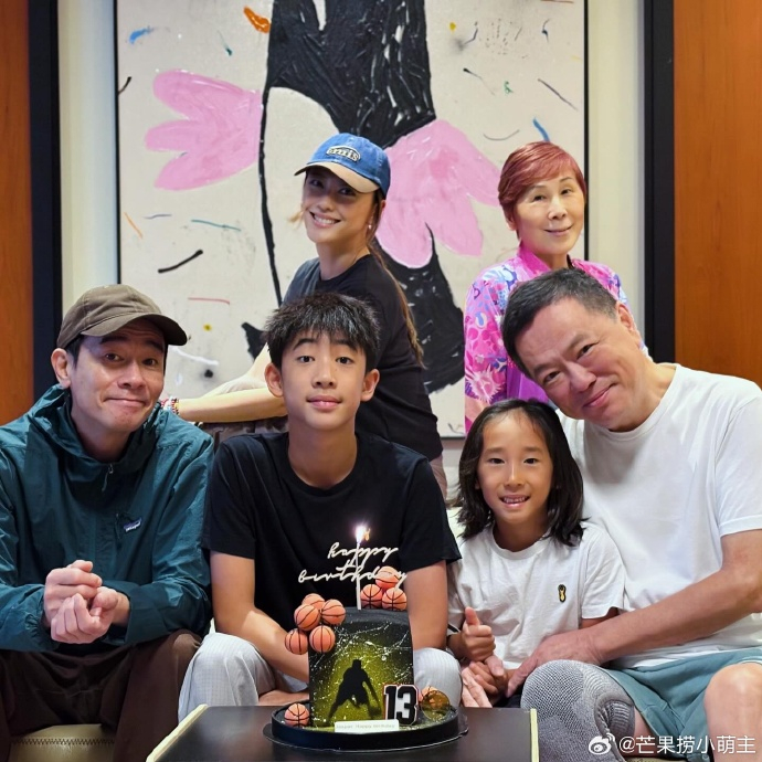 陈小春应采儿为Jasper庆祝13岁生日陈小春应采儿为Jasper庆祝13岁生日