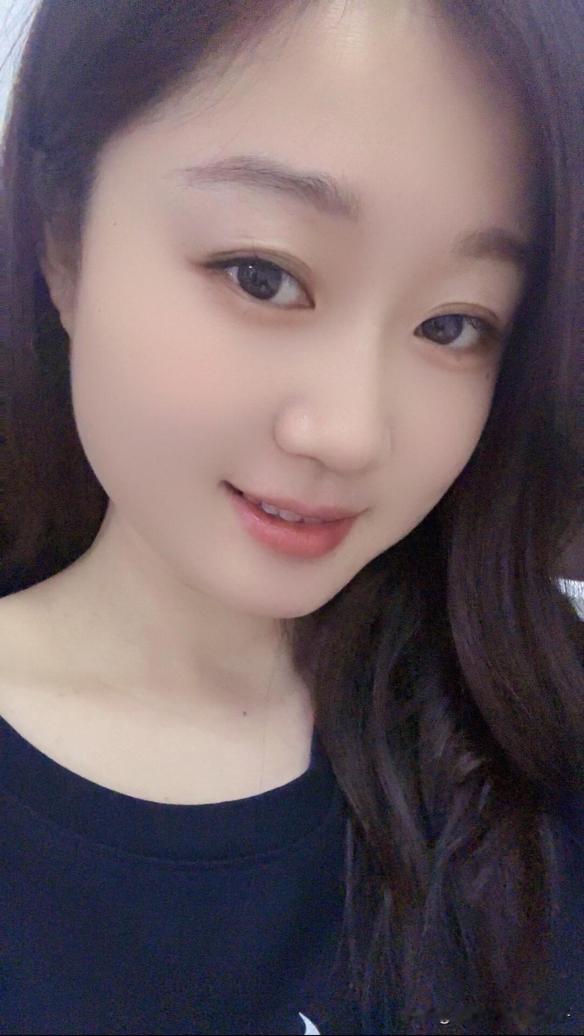 笑靥如花，美若天仙。