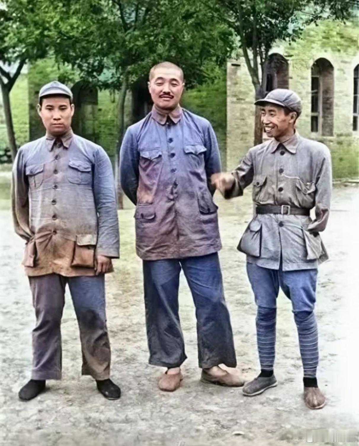 1937年，八路军120师在陕北誓师的彩色照片，这才是真正的八路军。1937年9