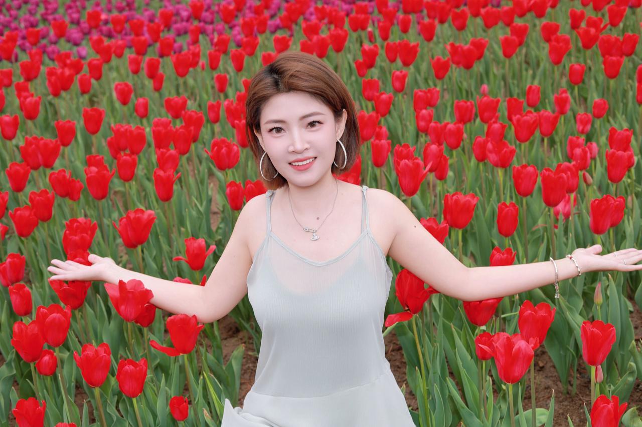 人像原创摄影26年4月奋战晋阳湖郁金香花海劳动最光荣奋斗最幸福