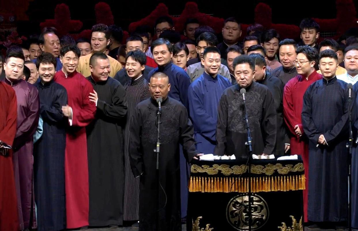 一张德云社的集体大合影，几乎集结了德云社的''半壁江山''哈：

我认出了德云社