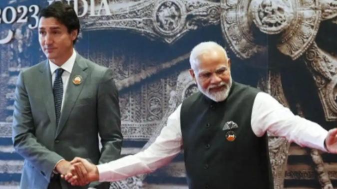 印度花重金从俄购买军大衣，只为抵制中国货，看到标签天塌了！

说白了，这就是一场