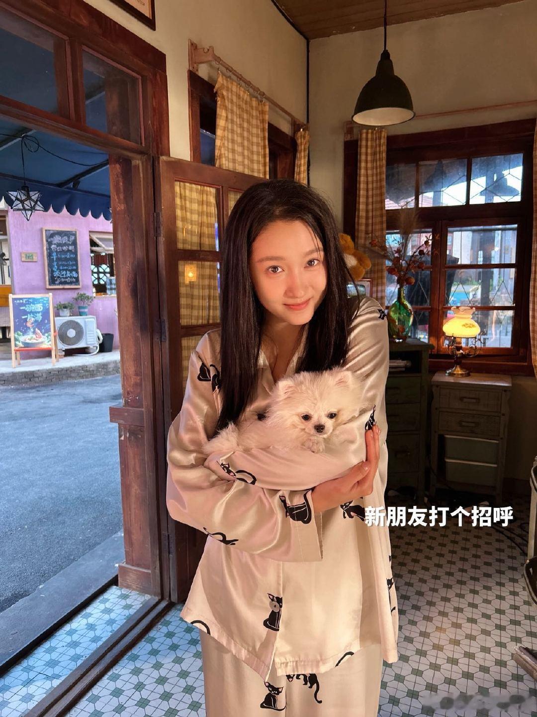 关晓彤期待挑战多元角色关晓彤谈耀眼晴也成长线吃透晴也完整成长脉络，喜悲起落演绎真