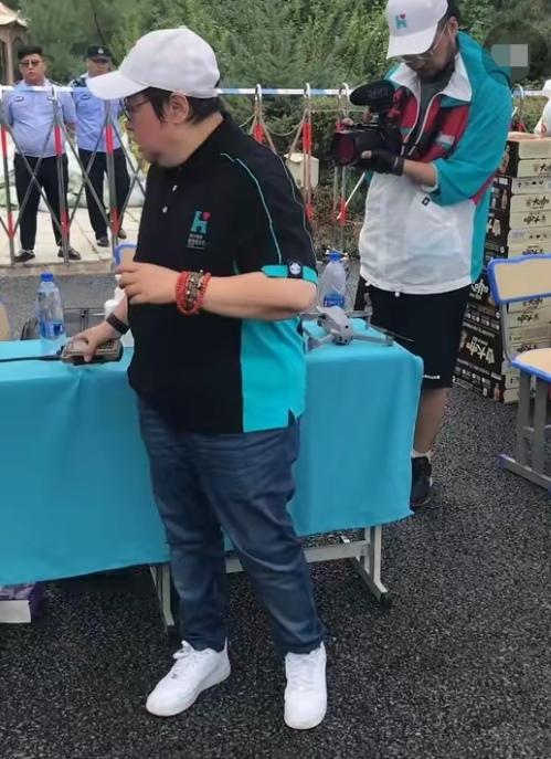 韩红为那句，走个面儿，道歉了。我觉得韩红不应该道歉。因为韩红没有错，为什么要道歉