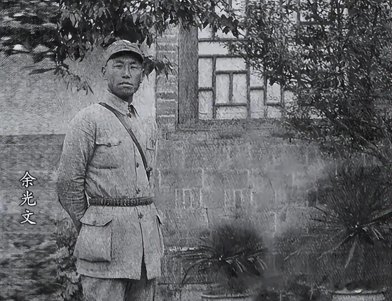 妻子就义，儿子被煮，为给妻儿报仇，他竟在战场这样对待敌人
 
1943年的北平街