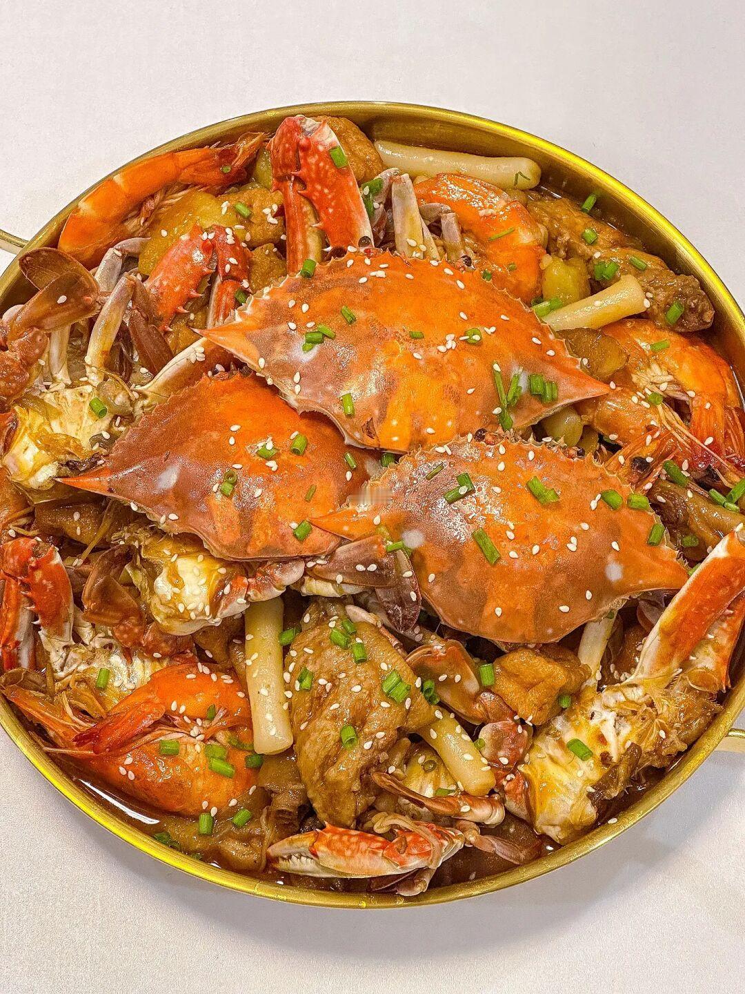 宅家自制家庭版肉蟹煲🥘做法简单又好吃！！